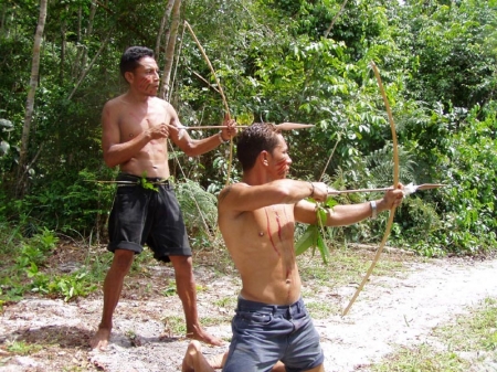 Arrowpoint Lodge: Arawak Indians teach shotting with bow and arrow