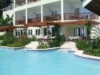 Calabash Cove Gebäude und Pool