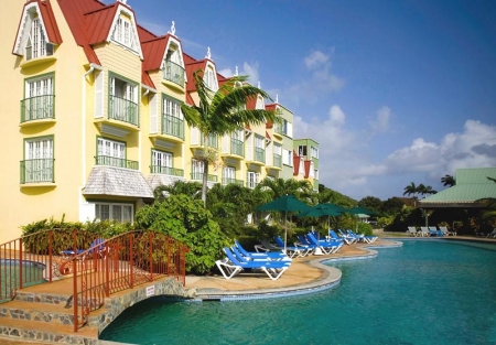 Coco Palm Resort Pool and main building