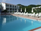 Allamanda Beach Resort: pool and building with rooms