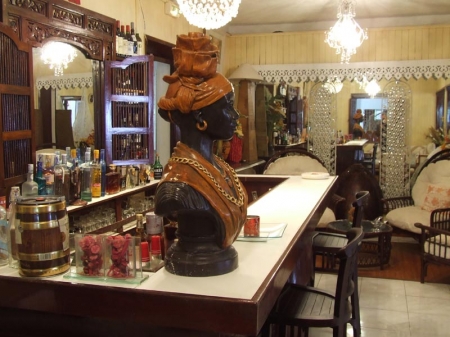 Auberge de l'Anse Mitan: the charmingly old fashioned bar