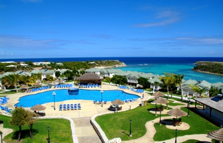 Verandah Resort: view over the main pool