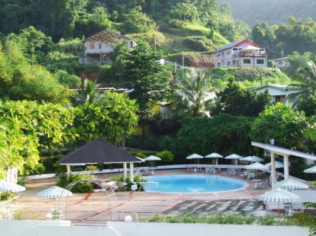 Pool of Cascadia Hotel