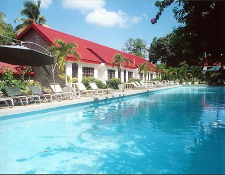 Hotel and pool