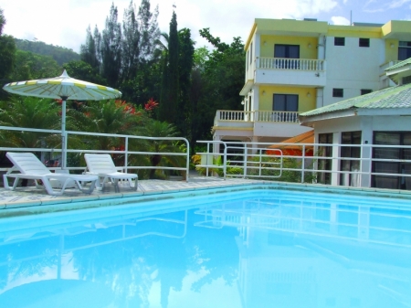 Evergreen Hotel: pool with ocean view