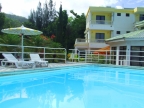 Evergreen Hotel: Pool mit Blick über das Meer