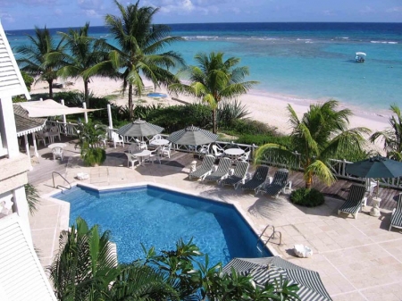 Exclusice studio suites in Barbados: pool and beach
