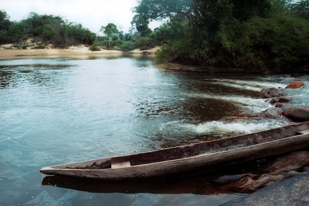 Amerindian canoe: the rivers are still the main traffic ways